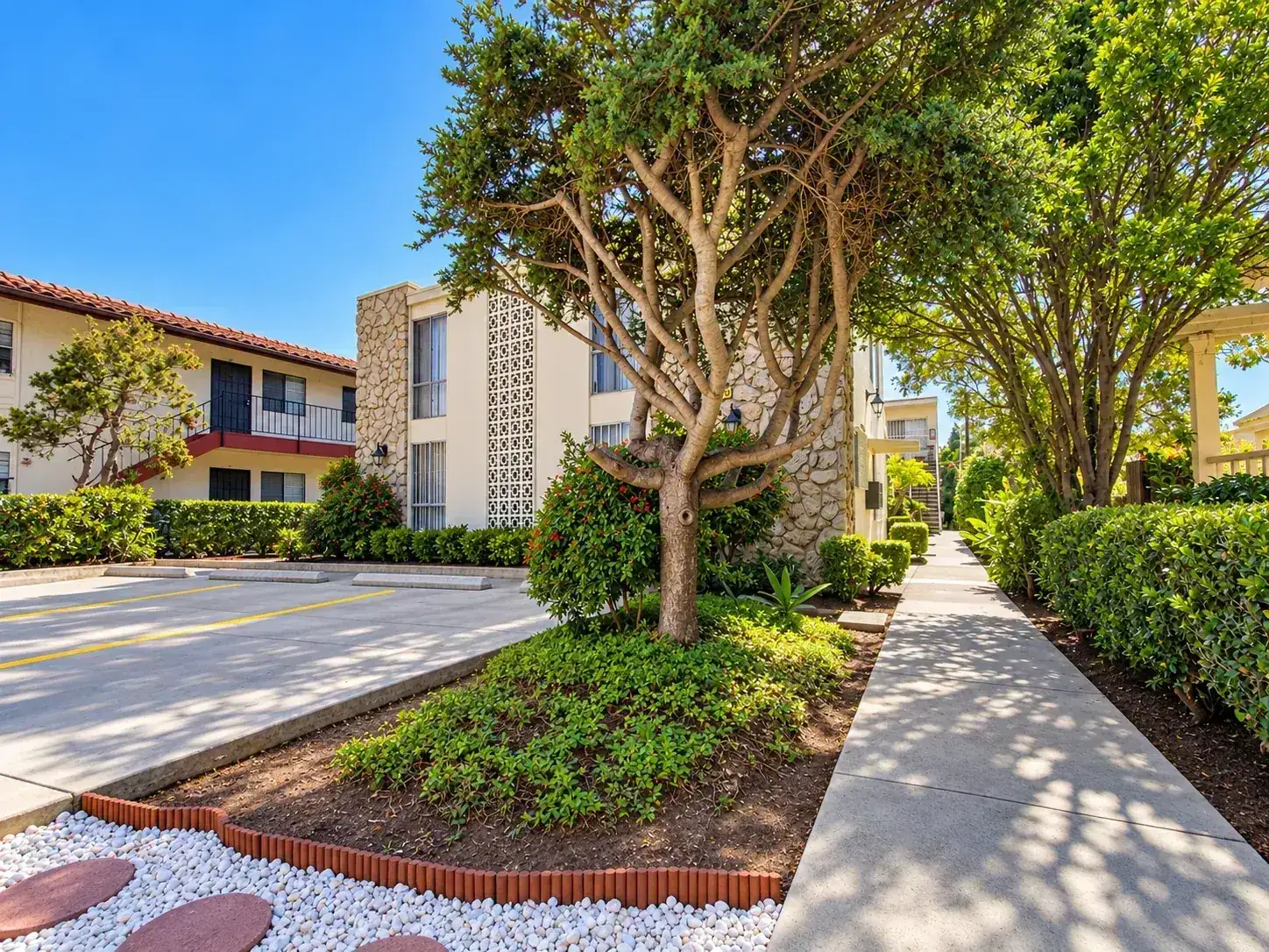 First Avenue Apartments — property photo 3
