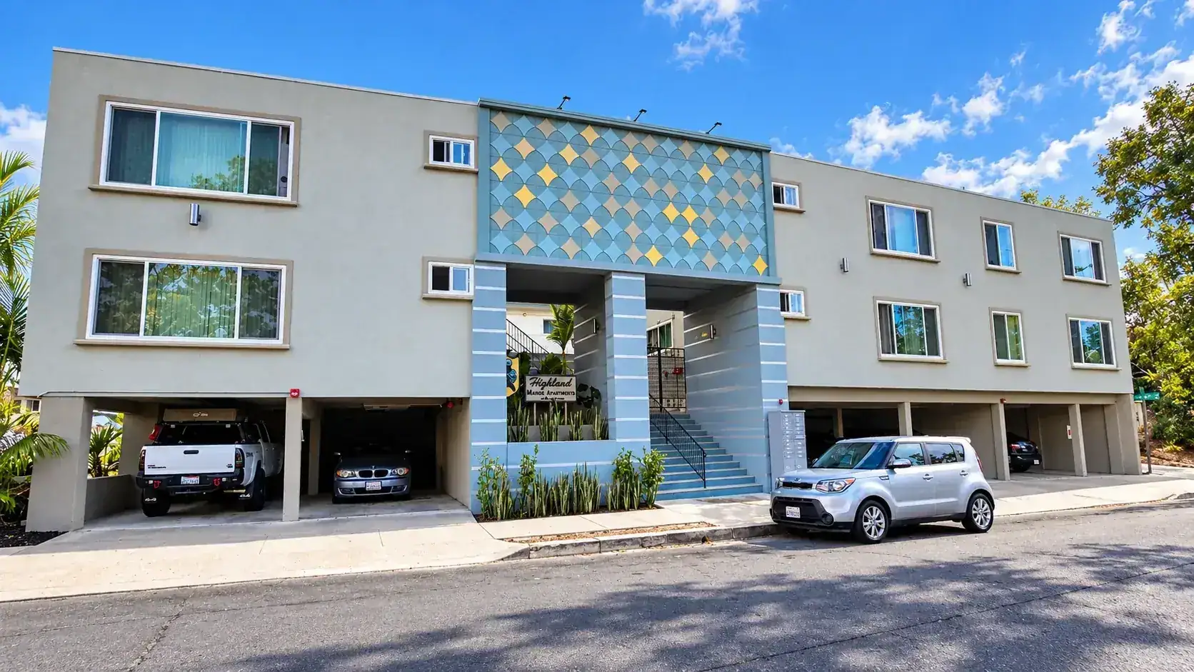 Front exterior of Highlander Manor Apartments in Hillcrest, San Diego